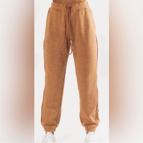 NWT Alphalete Women’s Essential Oversized Joggers Brown- Size Medium - Picture 2 of 5